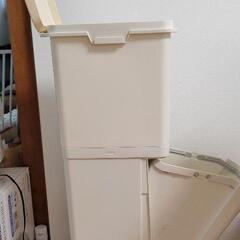 ゴミ箱3つの画像