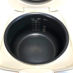 TIGER タイガー JBG-B100 マイコン 炊飯ジャー アーバンホワイト WU 1.0l 5.5号炊き 炊飯器 100V 中古 生活家電 調理 機器 炊き立て 動作品の画像
