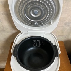 SHARP  炊飯器　2022年製の画像