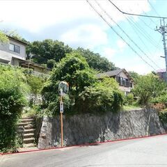 昨今注目を集めている郊外型ニュータウンに110坪超の土地。南西側...