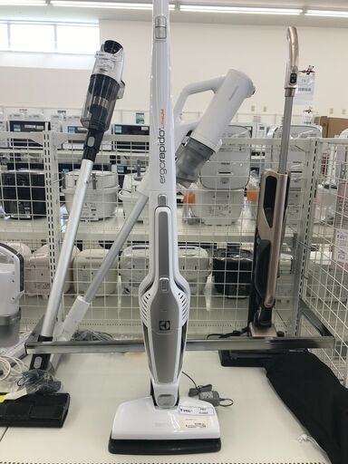 ★ジモティ割あり★ Electrolux スティッククリーナー   動作確認／クリーニング済み HJ3902