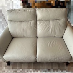 引取り限定】ニトリ2P電動リクライニングソファ（本革）