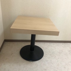 テーブル