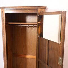 英国アンティーク家具、北欧ヴィンテージ家具を取り扱う、LLOYD'S ANTIQUES(ロイズ・アンティークス)のオーク材 ホールローブです。クラシックでエレガントなデザインが魅力のワードローブ♪の画像