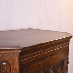 英国アンティーク家具、北欧ヴィンテージ家具を取り扱う、LLOYD'S ANTIQUES(ロイズ・アンティークス)のオーク材 ホールローブです。クラシックでエレガントなデザインが魅力のワードローブ♪の画像