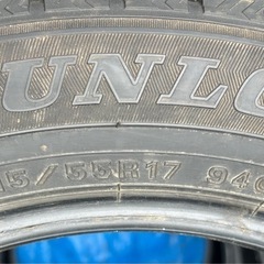 DUNLOP 215/55R17 22年製　スタッドレスタイヤの画像