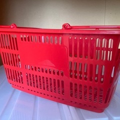 赤いカゴ