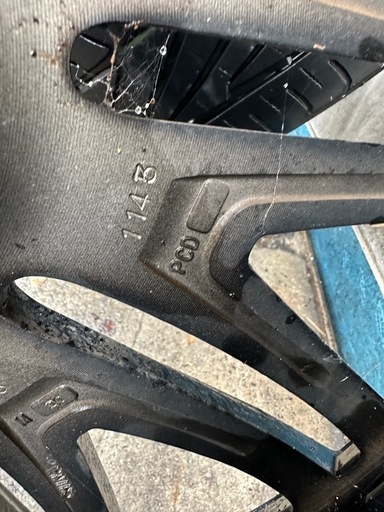 値下げです‼️20インチホイール車のパーツ タイヤ、ホイール
