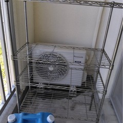 スチールラック、灯油缶、灯油ポンプの画像