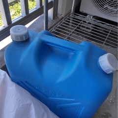 スチールラック、灯油缶、灯油ポンプの画像