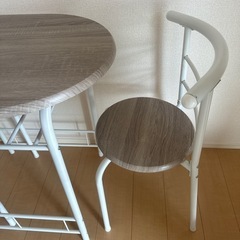 テーブル、椅子セットの画像
