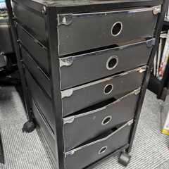 デスク横における収納ケース差し上げます