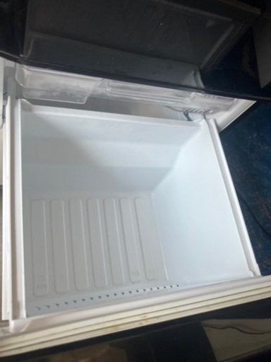 Mitsubishi 146 L 冷蔵庫2012年