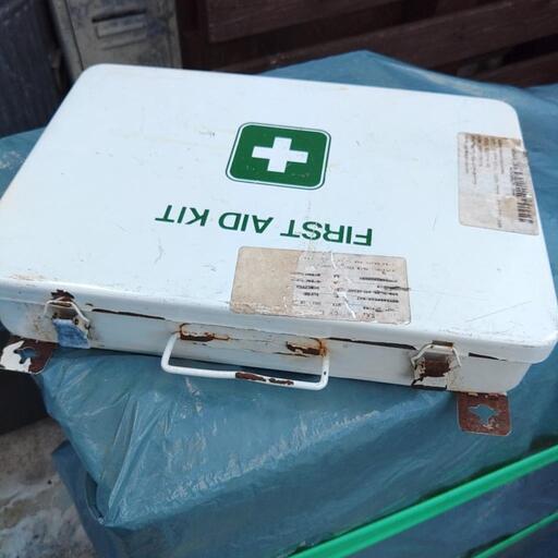 米軍FIRST AID KIT箱