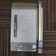 ペーパーカッター CARL / DC-220(B4) 裁断機 ★中古★
