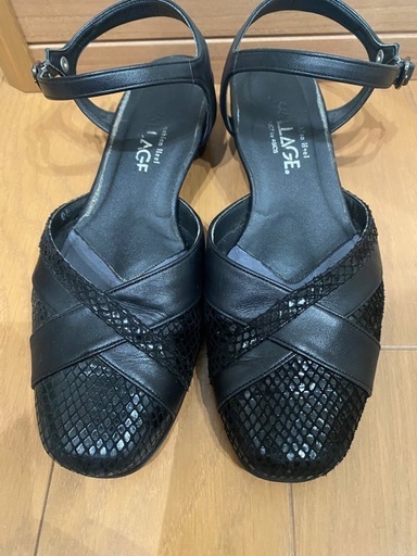 《ASICS アシックス　WALLAGE 》EEE レザーストラップ付きパンプス
