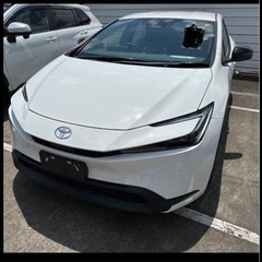 プリウス　2023年式　ホワイト　Xグレード　純正ナビ付き