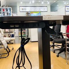 【軽トラック貸し出し無料！】電源タップ付きの昇降テーブルです！の画像