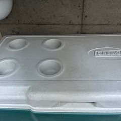 コールマンのクーラーボックスの画像