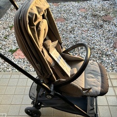 再々値下げしました。定価７万円ほどでした。cybex  MELI...