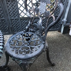 取引き中！鋳物ガーデンテーブルセットの画像
