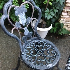 取引き中！鋳物ガーデンテーブルセットの画像