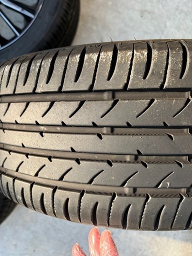 車のパーツ タイヤ、ホイール