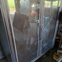 ガラスのショーケース、WINDOOＲの米収納庫です。