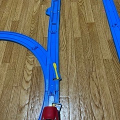自動ターンアウトレール、トーマスのマロン駅、音の出る踏切の画像