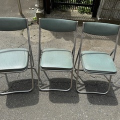 折り畳み椅子　1つ300円