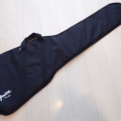 純正ベースケース（Squire by Fender）