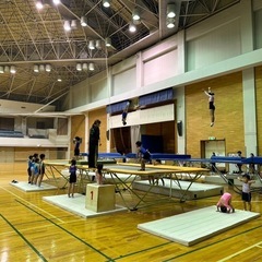 『夏休み限定トランポリン体験会』の募集です！！ - スポーツ