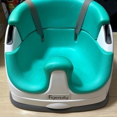 座席の上につけれる幼児用椅子