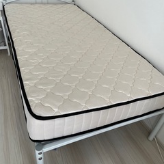 ベッド＋マットレスの画像