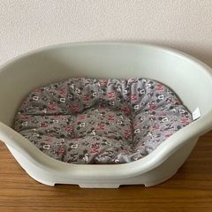 犬猫ウサギ用クッション、寝床、CAINZ、ペットベッド、 約幅56.4cm 奥行39.5cm 高さ23cm ベージュ プラスチックペットベッド Lサイズ 犬 猫 ペットハウス 通年、茶色、ミッキーマウスの画像