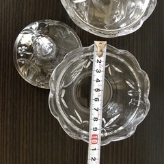 蓋付きガラスの入れ物の画像
