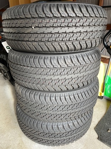 ハイラックス　gun125 新車外し　純正タイヤ　ノーマルタイヤ