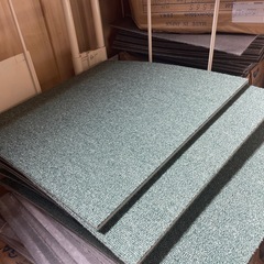 【全て無料で差し上げます】50×50cm タイルカーペット  大量の画像