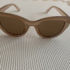 新品 試着のみ LOWRYSFARM ベージュ UVカット サングラス メガネ ローリーズファーム レディース 夏 プール 海の画像