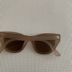新品 試着のみ LOWRYSFARM ベージュ UVカット サングラス メガネ ローリーズファーム レディース 夏 プール 海の画像
