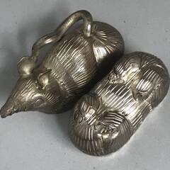 🔷🔶🔷ut30/12 ねずみ 香合 材質不明 シルバー？ 鼠 茶道具 香道具 伝統工芸 彫金 細密彫刻 動物 オブジェ インテリア 銀色○🔷🔶🔷の画像