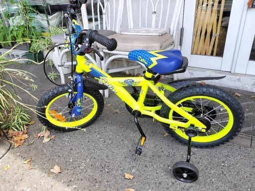 子供用自転車補助輪つき