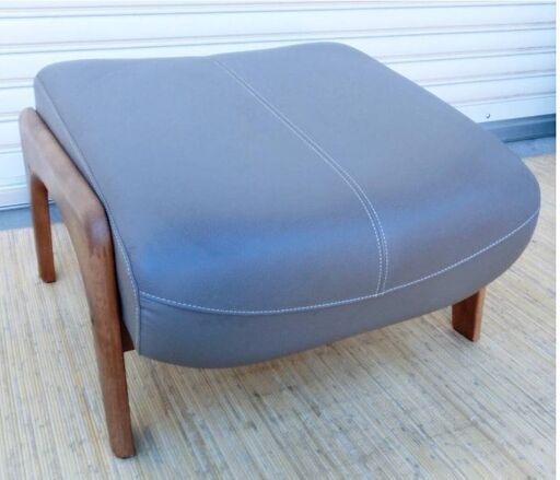 カリモク　オットマン　スツール　Chitano　チターノ　木脚　インテリア　有名ブランド　karimoku