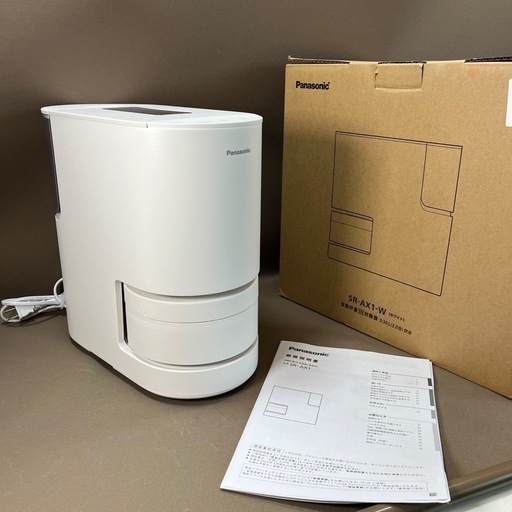 2023年製　Panasonic 自動計量IH炊飯器 SR-AX1-W