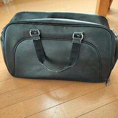 プーマのゴルフバッグの画像