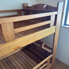 木製二段ベッド の画像