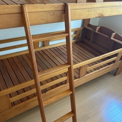 木製二段ベッド の画像