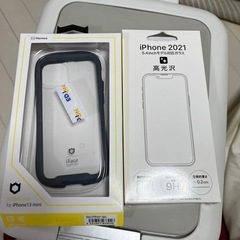 iPhoneスマホケース と画面保護ガラス