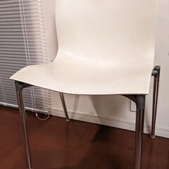 イタリア製の椅子　ダイニングチェア　屋外でも使用可　