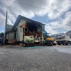 4トンダンプ運転手の画像